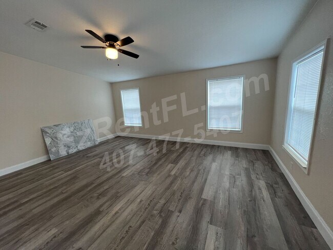 Building Photo - Newly renovated 4-bedroom, 2-bathroom home...