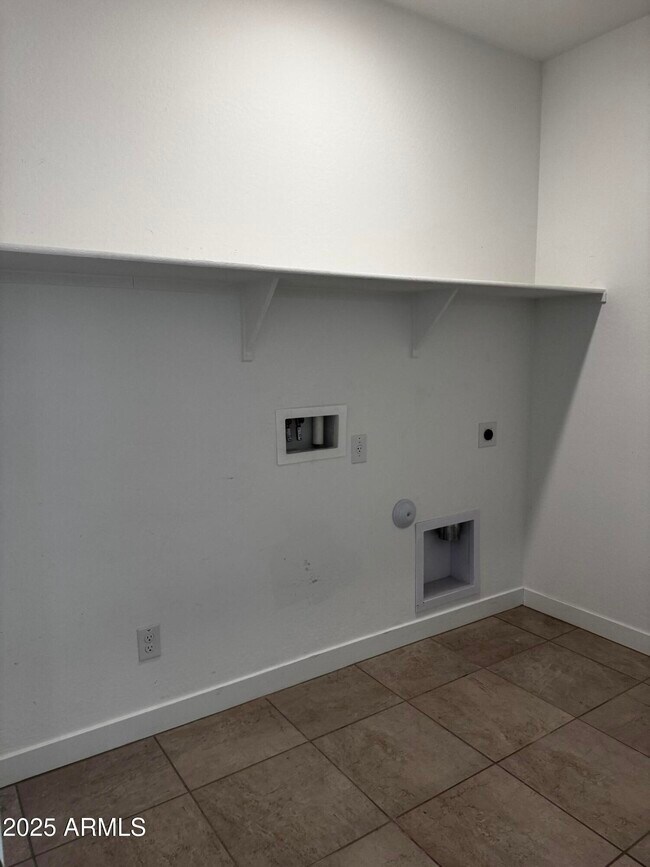 Building Photo - 23436 W Winslow Ave