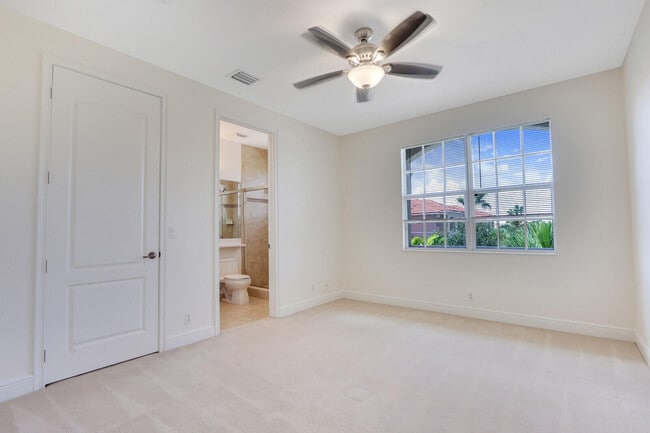 Building Photo - 4505 Artesa Way S