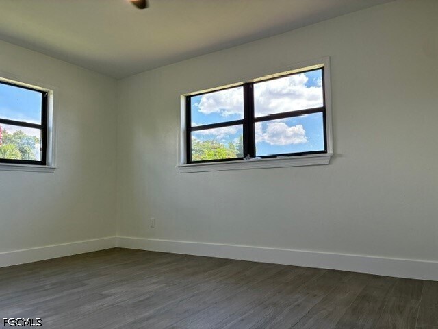 Building Photo - 913 Entrada Dr