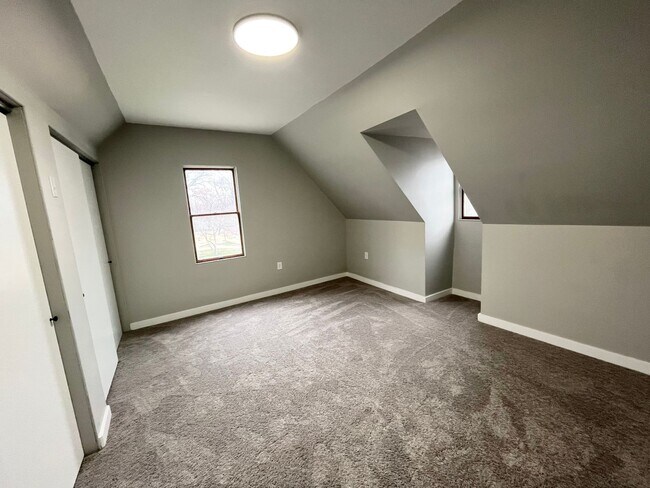 Building Photo - 4 Bedroom 2 bath house in Alton