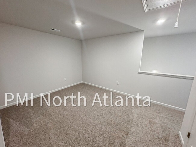 Building Photo - 6642 Corryton St