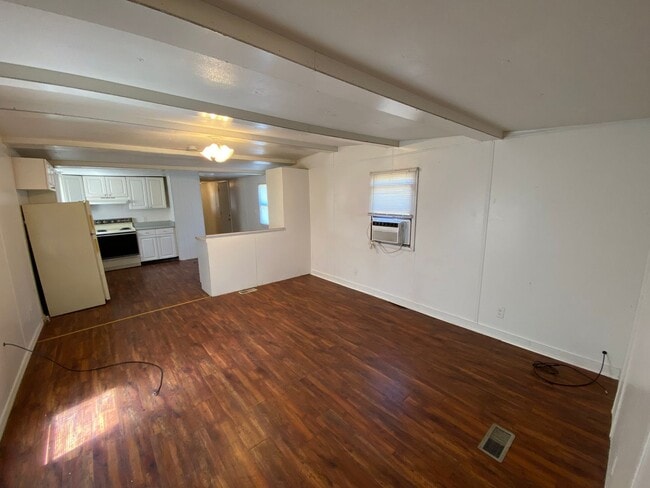 Building Photo - 3 Bed, 2 Bath Mobile Home