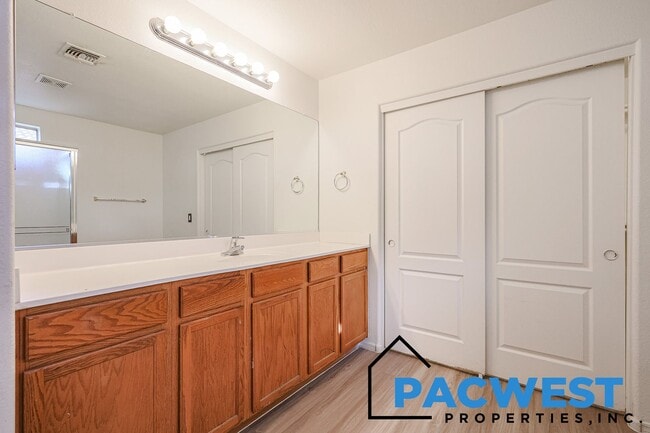 Building Photo - Desirable Coldwater Springs Neighborhood!