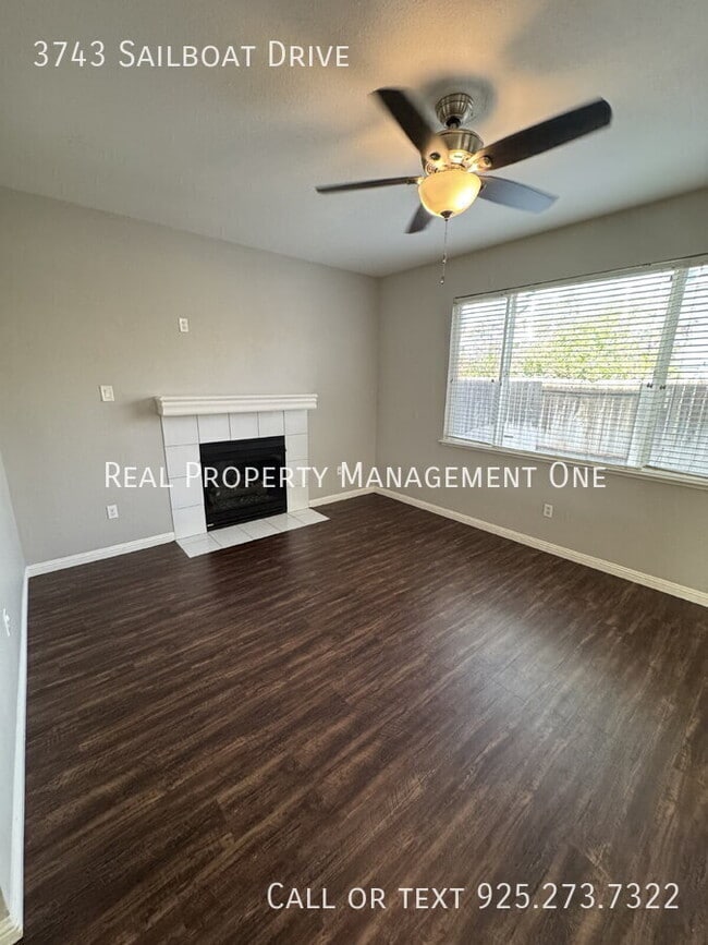 Building Photo - 3743 Sailboat Dr