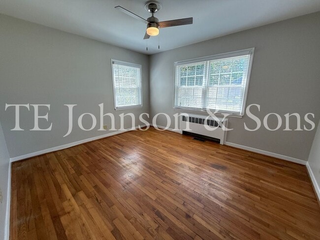 Building Photo - A Great Condo close to Atrium Health and Park
