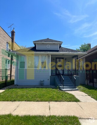 Building Photo - Stylishly Updated Home Featuring Generous ...