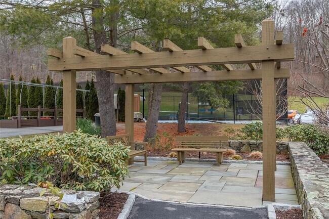 Building Photo - 605 Heritage Hills