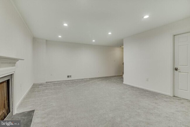 Building Photo - 2866 Yarn Ct