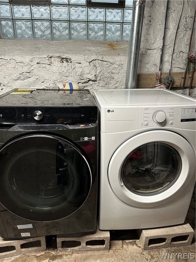 Building Photo - 237 North Park Ave