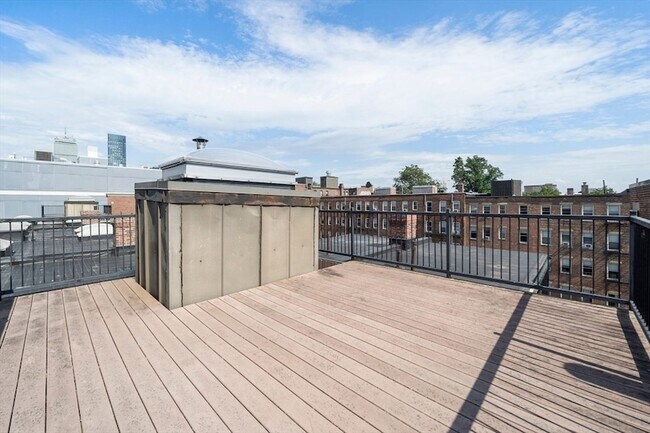 Building Photo - 30 Peterborough St