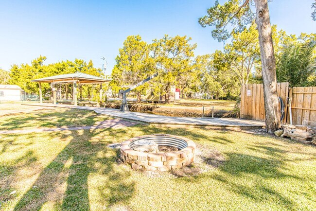 Building Photo - 2247 S Waterman Dr
