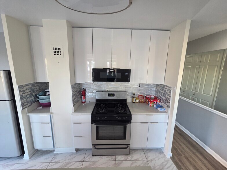 Kitchen - 4000 Tunlaw Rd NW