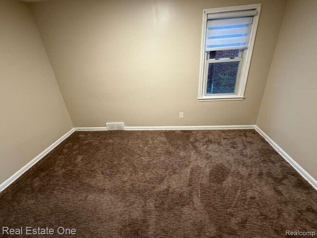 Building Photo - 6835 Rosemont Ave