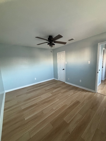 Building Photo - 22 S Commonsway Dr