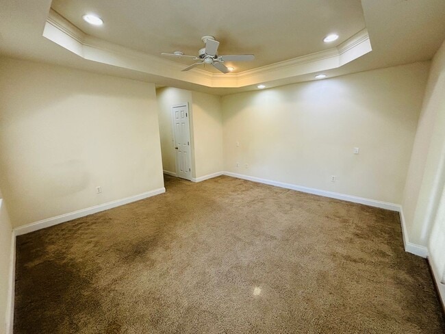 Building Photo - 204 Heights Ln