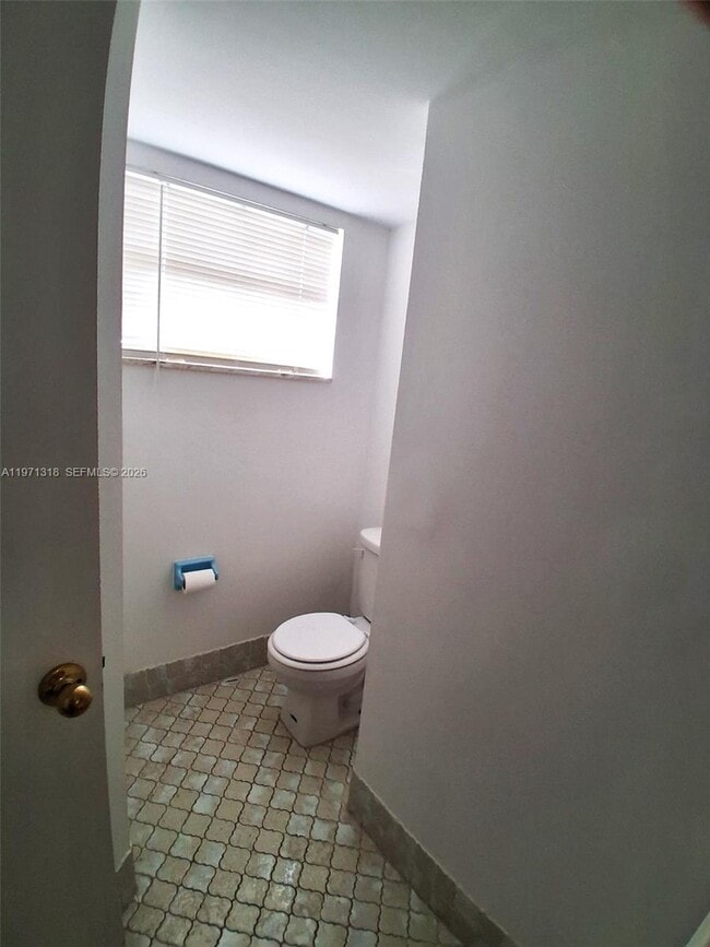 Building Photo - 1770 NE 191st St