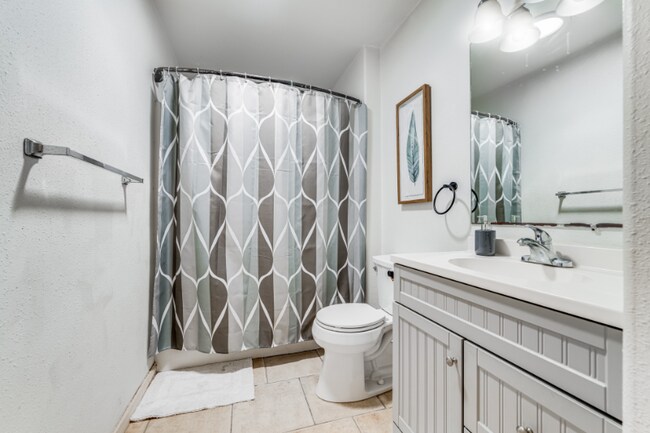 Building Photo - 1791 Piihana Rd