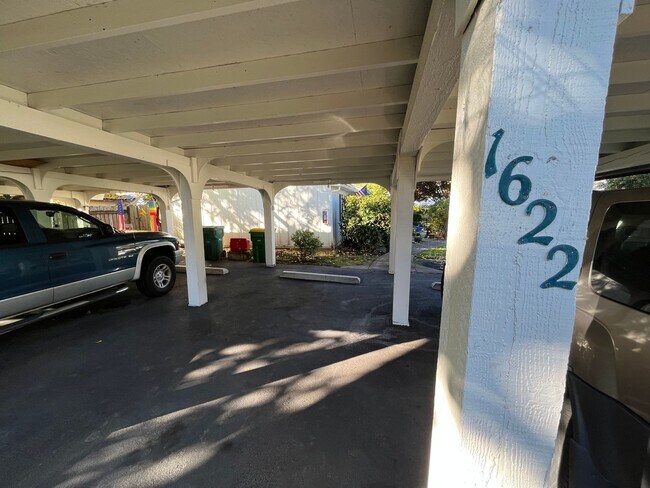 Building Photo - Lovely 2 Bed + 1 Bath Unit in Forest Grove...