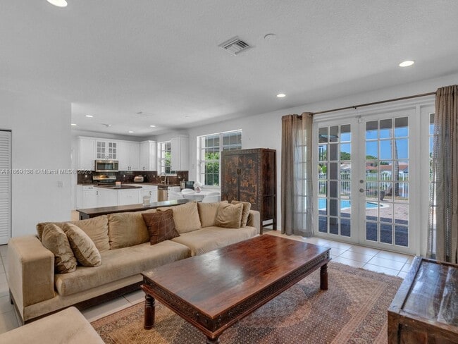 Building Photo - 4400 Fox Ridge Dr