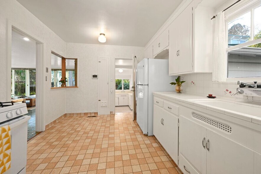 Building Photo - 4055 Marianne Dr