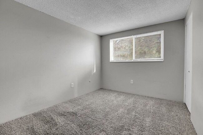 Building Photo - $1,650.00 - HALF OFF First Month's Rent - 3 Bedrooms, 2 Bathrooms, Condo in Lakewood with Onsite ...