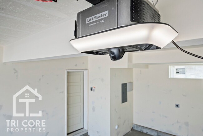 Building Photo - 143 E Lavalle Ct