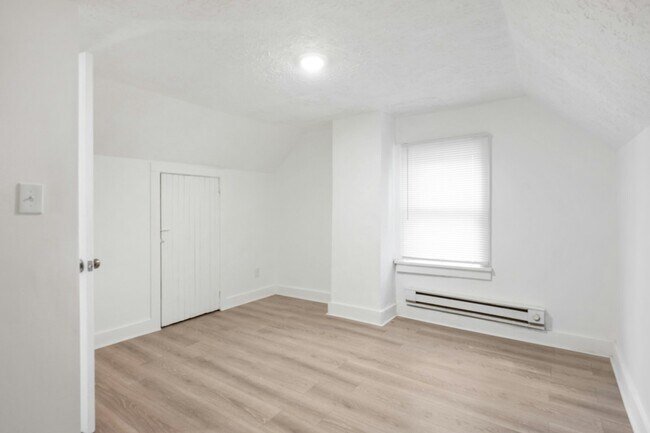 Building Photo - 14608 Alder Ave