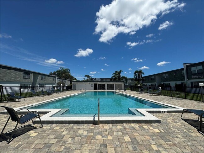 Building Photo - 1000 S Semoran Blvd