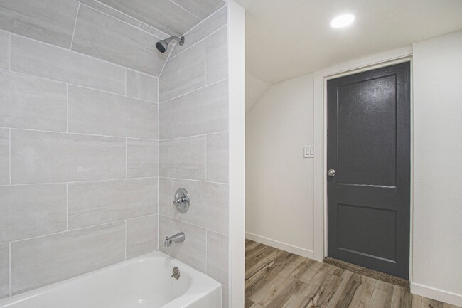 Building Photo - 1036 Park St SW