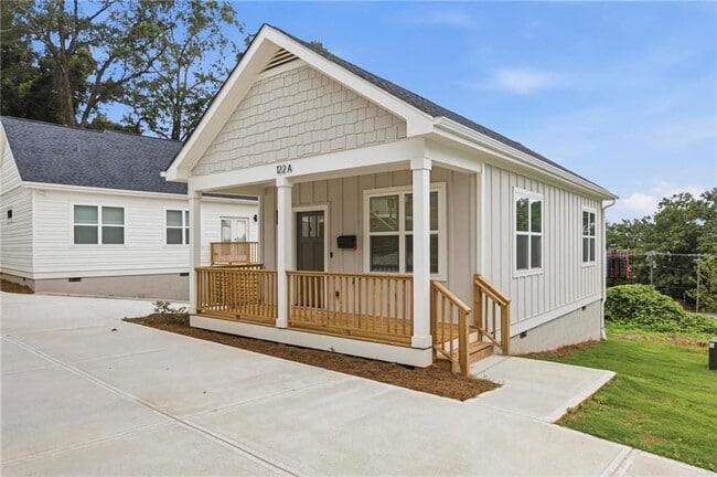 Building Photo - 122 Hilltop Dr SW