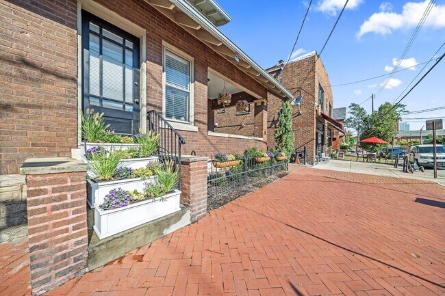 Building Photo - 503 S 3rd St