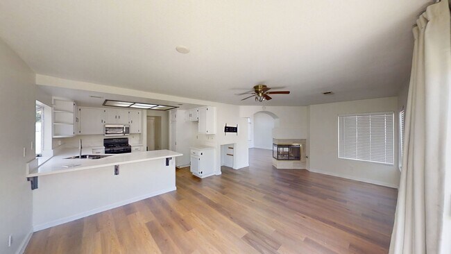 Building Photo - 34907 Summerwood Dr