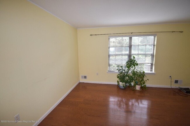 Building Photo - 1304 Wellington Pl