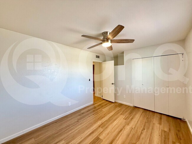 Building Photo - 6206 E Glencove St