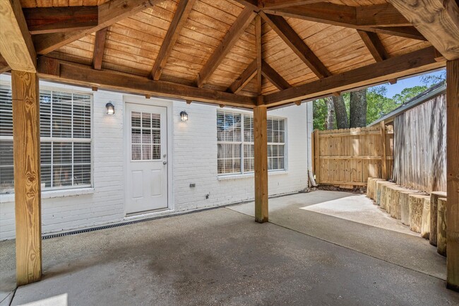 Building Photo - 27572 Claiborne Cir