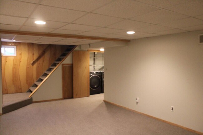 Building Photo - 118 Pine St
