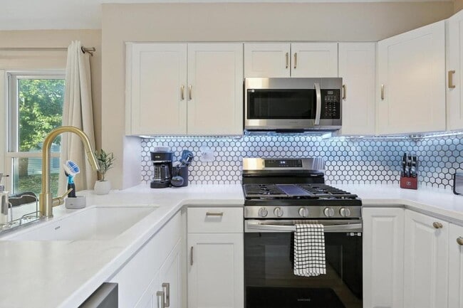 Building Photo - 2621 Wingate Ct