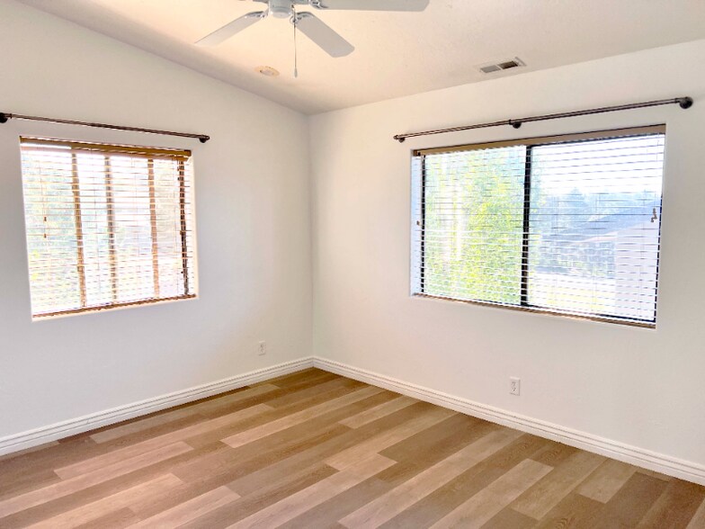 Building Photo - 1551 E Payton Way