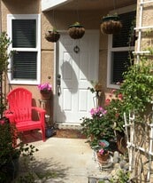 Front Entrance - 1207 Manzanita Way