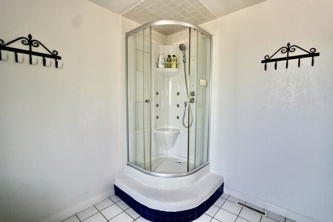 Building Photo - Garcia House: Fully Furnished, Wonderful Hot Tub, Spacious Fenced Outdoor Area, Pet-Friendly too!