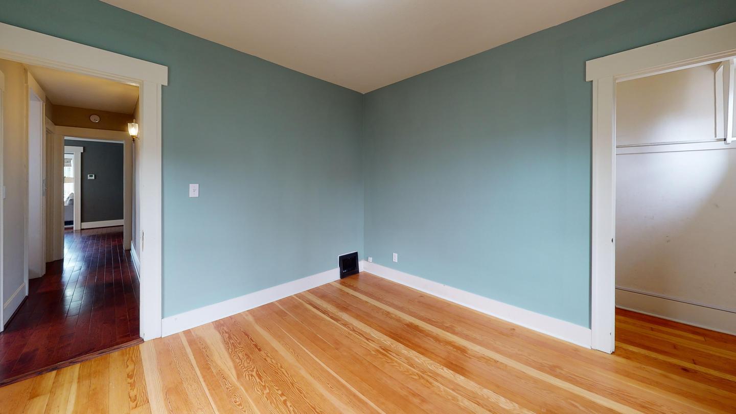 Building Photo - 812 W Bothwell St