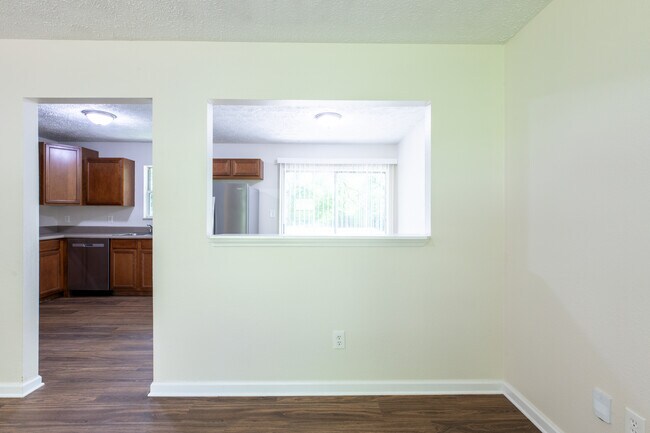 Building Photo - 320 Beechwood Dr