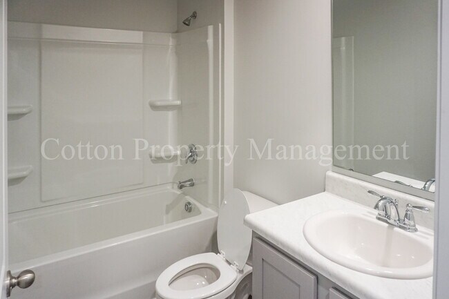 Building Photo - 602 Draymore Dr NE