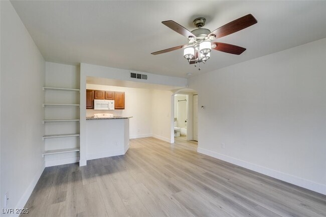Building Photo - 5166 S Jones Blvd