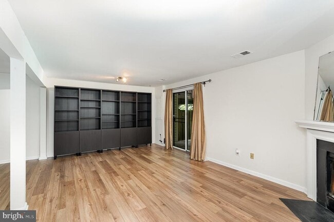 Building Photo - 6580 Lochleigh Ct