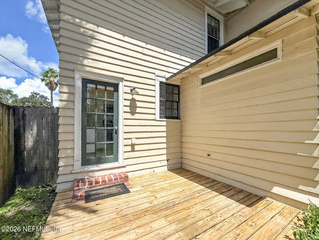 Building Photo - 2210 Myra St