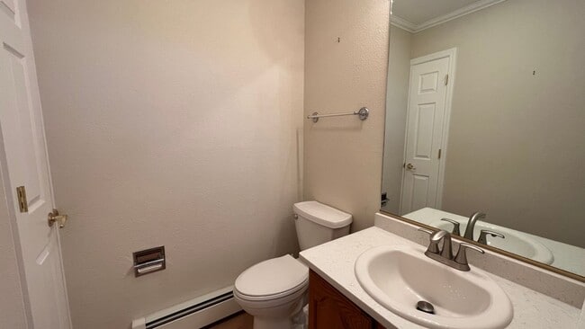 Building Photo - Lovely 2 Bedroom Townhouse Condo W/Garage - Corner Lot - Call Today!