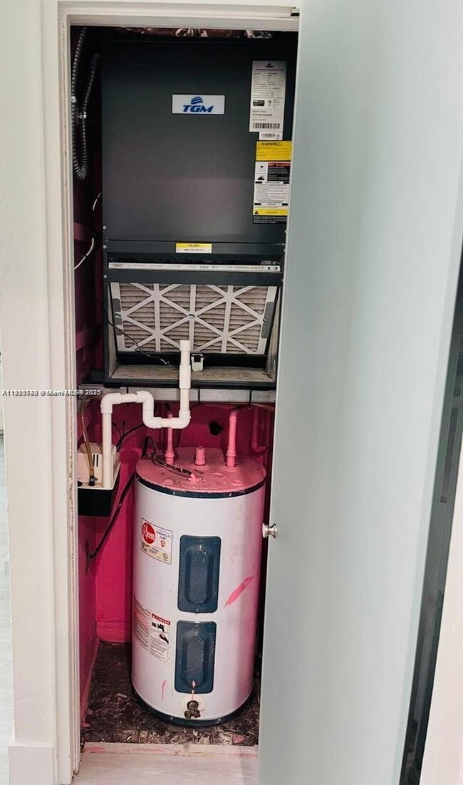 Building Photo - 872 NW 16th Terrace