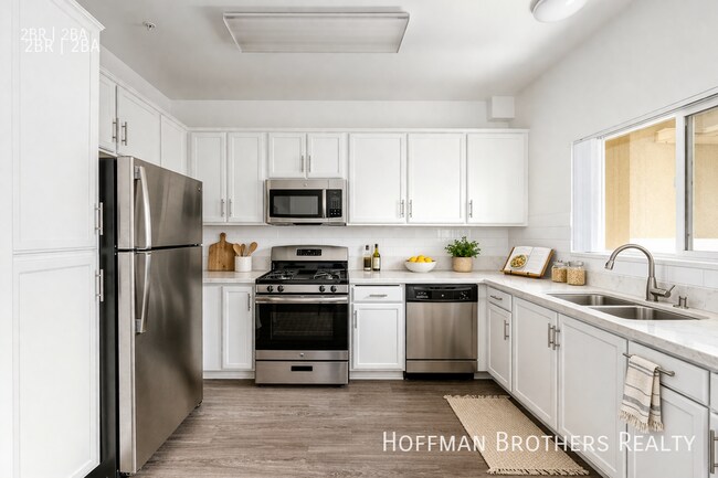 Building Photo - 251 Robinson St